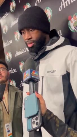 够勇，杰伦-布朗：被罚款我也得说，裁判就给绿军4罚球太扯了