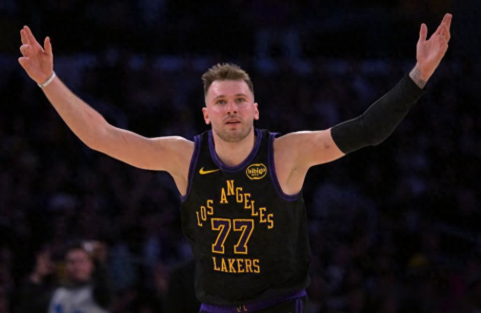 湖人129-118战胜公牛 球员评价：3人优秀，4人良好，2人崩盘