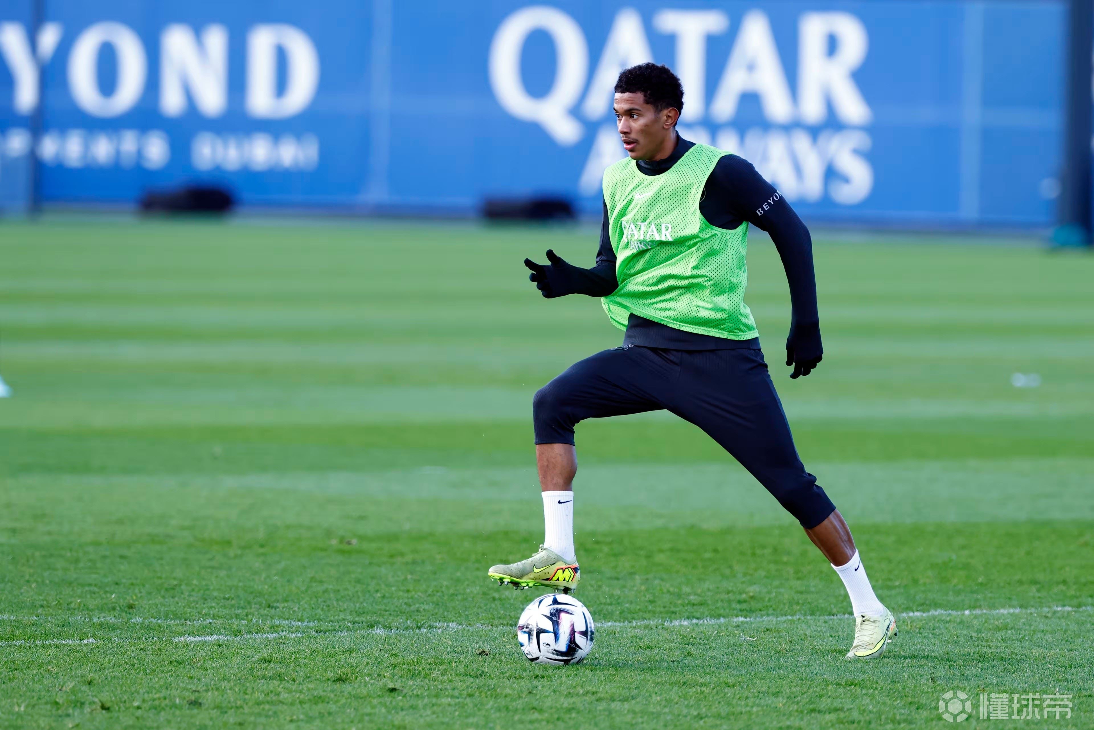 巴黎官方：马尤卢右小腿受伤，将在未来两周内接受治疗